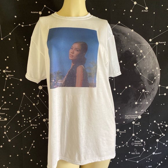 Jhene Aiko graphic tee. - Picture 4 of 4